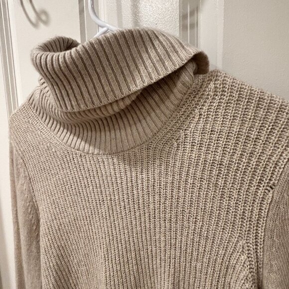 Banana Republic - Italian Wool Knit Turtleneck - Picture 2 of 3